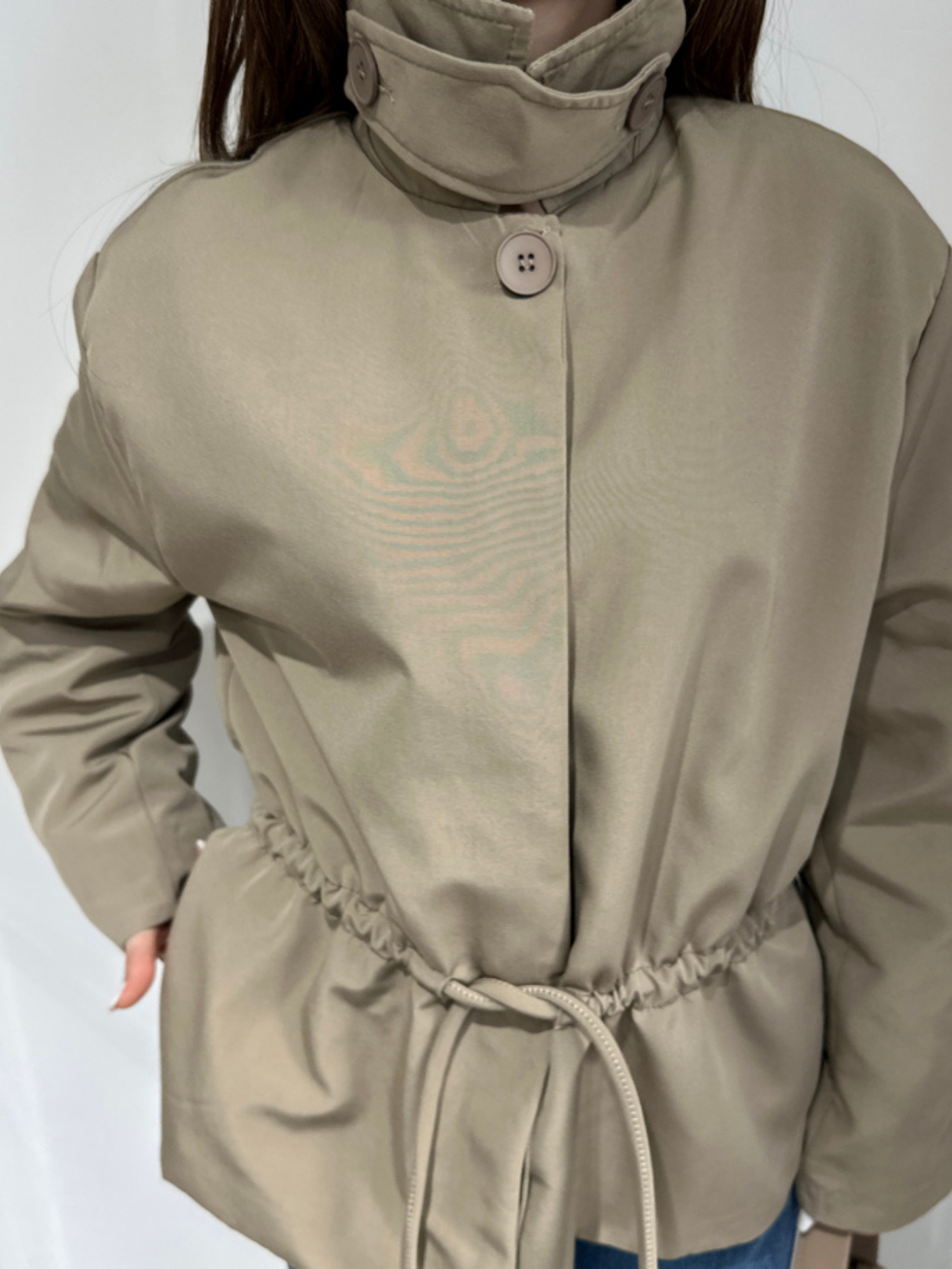 DİK YAKA BELİ BÜZGÜLÜ CAMEL CEKET