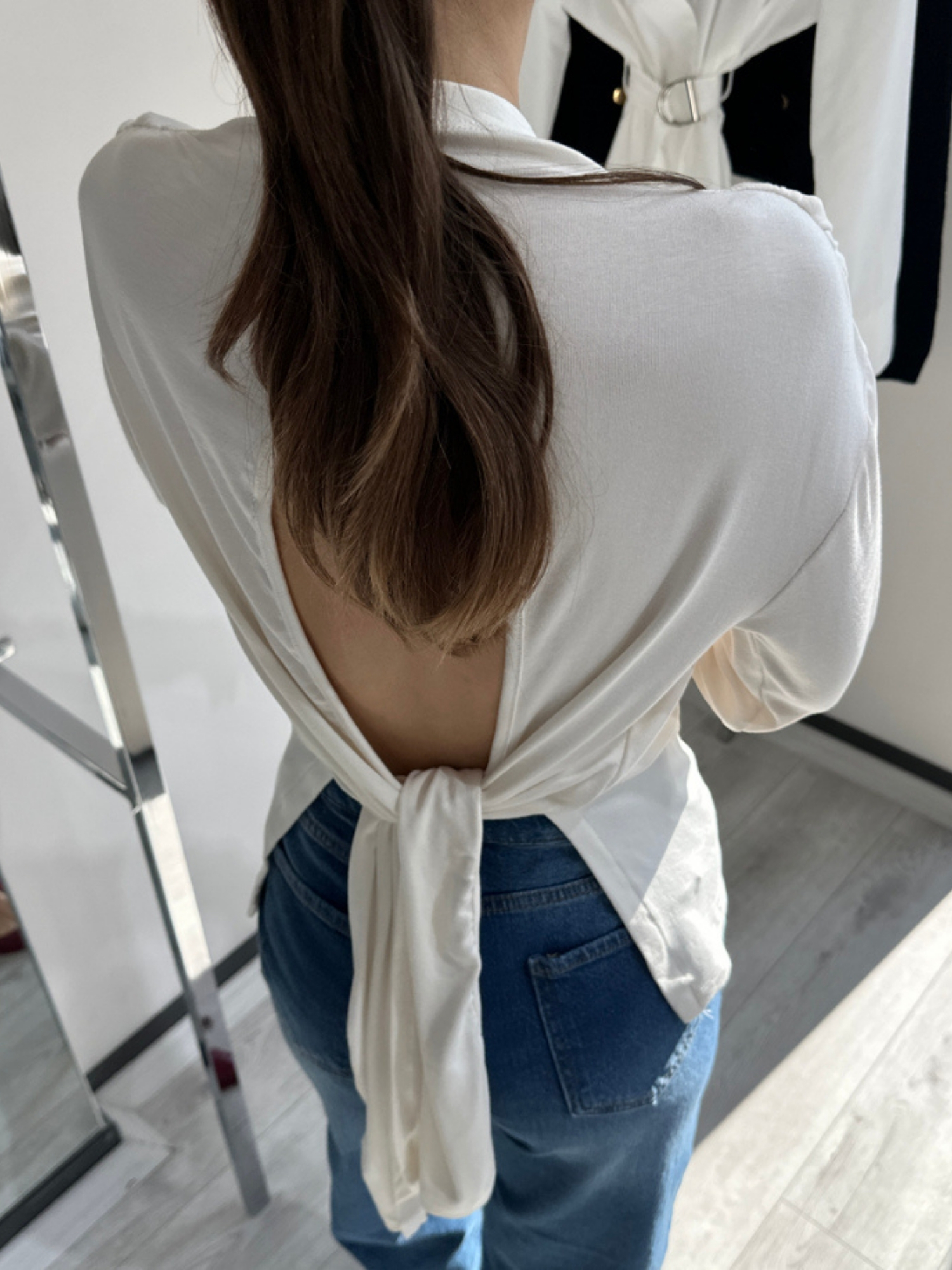 SIRT DEKOLTE DİK YAKA EKRU BLUZ