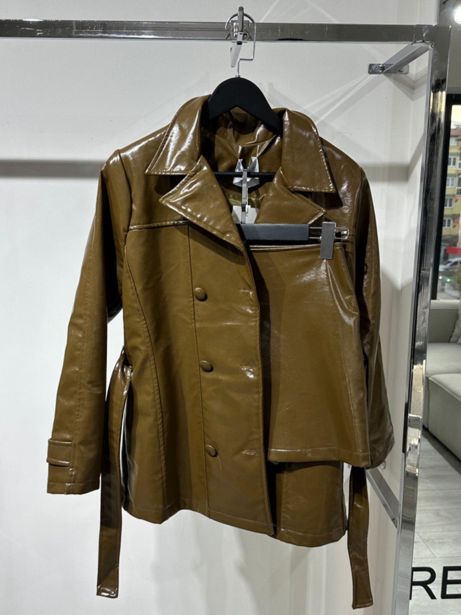 HAKİ KAPLAMA DÜĞMELİ CEKET ETEK DERİ TAKIM