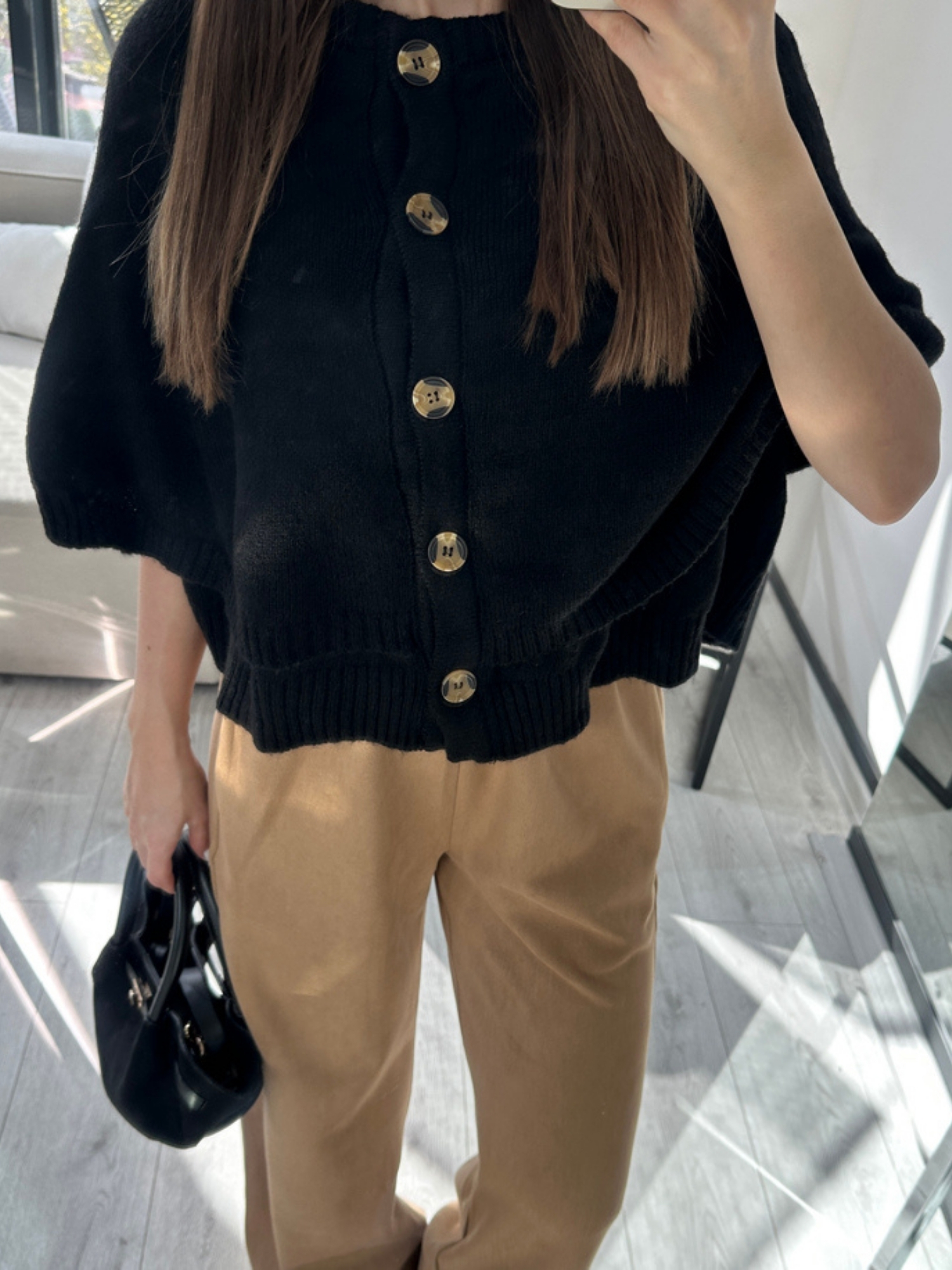 SİYAH DÜĞMELİ PANÇO KAZAK