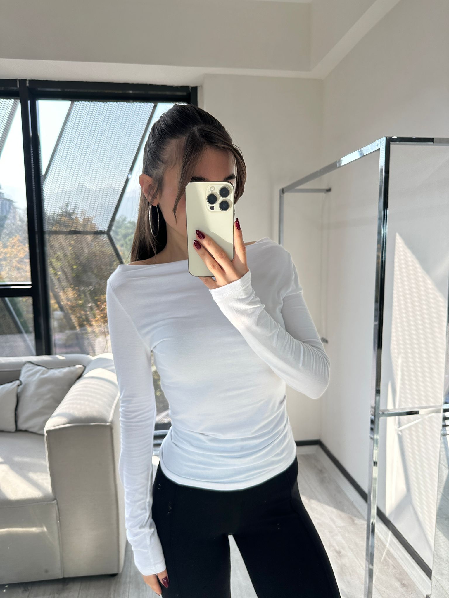 BEYAZ DEGAJE YAN BÜZGÜLÜ BLUZ